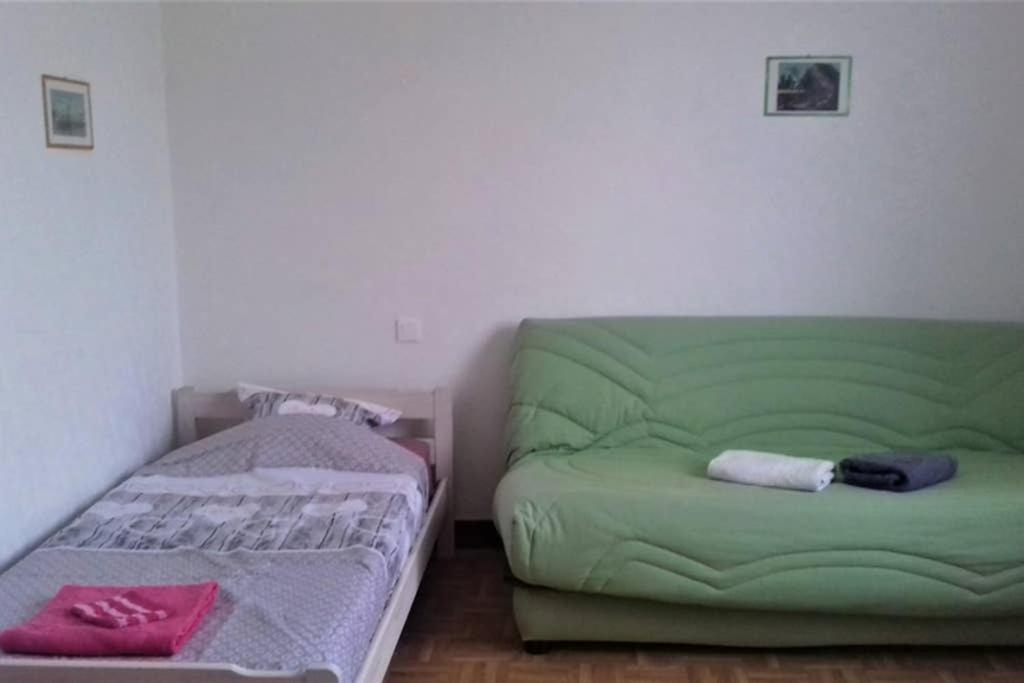 Spacieux Appartement Proche Centre Et Piscine Condom Ngoại thất bức ảnh